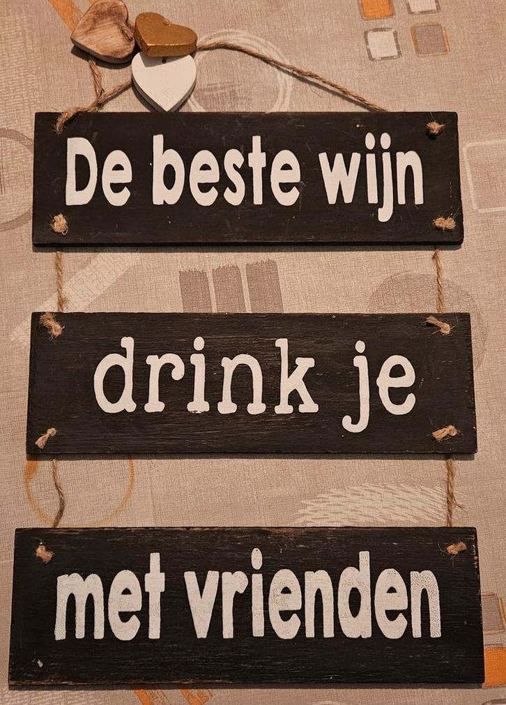Bord De beste wijn drink je met vrienden"
De afb, Huis en Inrichting, Woonaccessoires | Tekstborden en Spreuken, Zo goed als nieuw