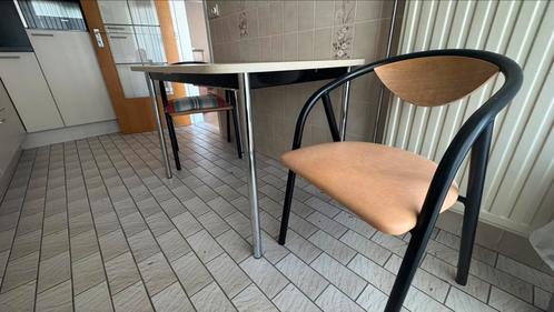 uitschuifbare vintage keukentafel met 2 stoelen, Huis en Inrichting, Stoelen, Zo goed als nieuw, Zwart, Ophalen of Verzenden