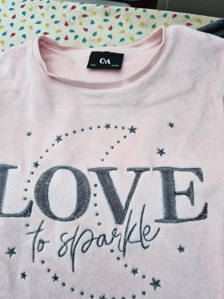 Zachte meisjes pyjama maat 140, Enlèvement