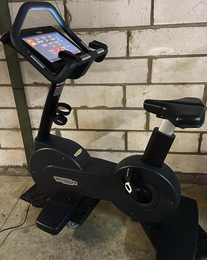Technogym Excite+ 1000 Unity LIVE Upright Bike Hometrainer, Sport en Fitness, Fitnessmaterialen, Ophalen of Verzenden