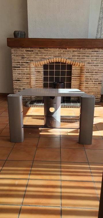 Metalen TV meubel met glazen legbord, Huis en Inrichting, Ophalen, 50 tot 100 cm, Zo goed als nieuw, Glas