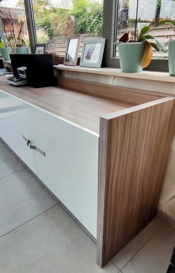 Dressoir notenkleur met hoogglans 265x50x83 beschikbaar voor biedingen