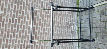 Kledingrek beschikbaar voor biedingen