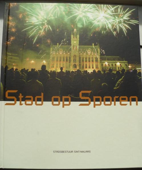 Stad op sporen (stadsbestuur Sint-Niklaas), Livres, Histoire & Politique, Comme neuf, Envoi