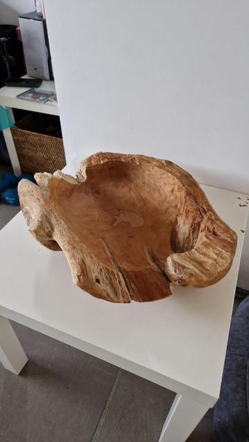 Schaal in teak beschikbaar voor biedingen