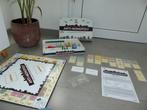 Anti Monopoly bordspel University Games - compleet en in per, Ophalen of Verzenden, Zo goed als nieuw
