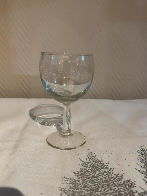 Lot de 23 verres à vin – en verre transparent – bon état, Verzamelen, Glas en Drinkglazen, Zo goed als nieuw, Ophalen