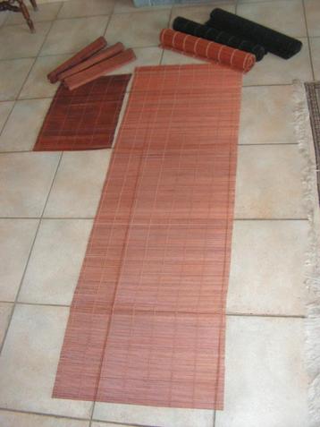 Lot van 9 placemats.  beschikbaar voor biedingen