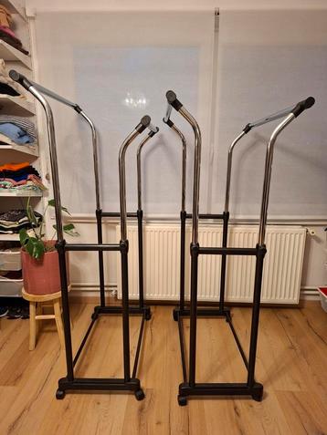 2 kledingrekken zo goed als nieuw  beschikbaar voor biedingen