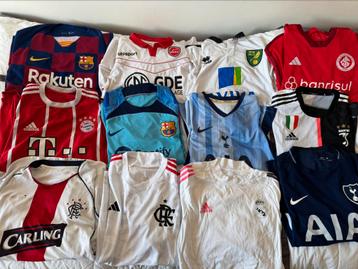 Voetbalshirts te koop  beschikbaar voor biedingen