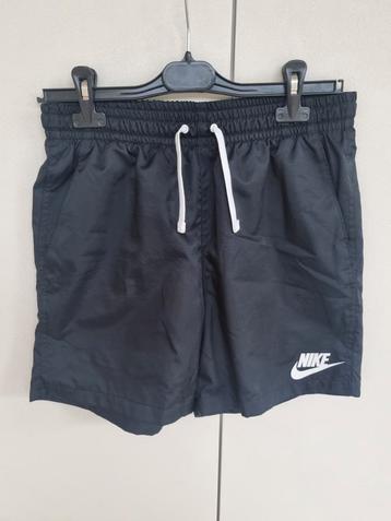 Nieuwe sportshort Nike maat small beschikbaar voor biedingen