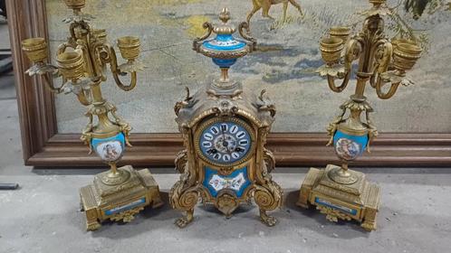 Bronzen garnituur en sevres porselein, Antiek en Kunst, Antiek | Klokken, Ophalen of Verzenden