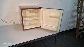 mini refrigerator lg model GRO51KBB en parfait état de fonct