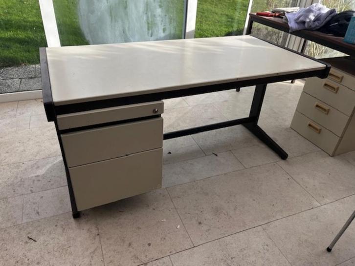 Metalen vintage bureau, Huis en Inrichting, Bureaus, Gebruikt, Bureau, Ophalen