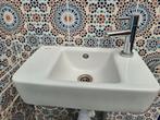 Lavabo met ingebouwde kraan ,moderne stijl, Doe-het-zelf en Bouw, Sanitair, Ophalen, Zo goed als nieuw, Inox, Wastafel