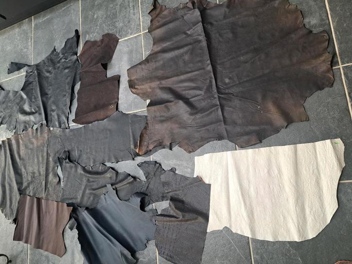 Lot leder (lot 17), Hobby en Vrije tijd, Stoffen en Lappen, Zo goed als nieuw, Ophalen of Verzenden