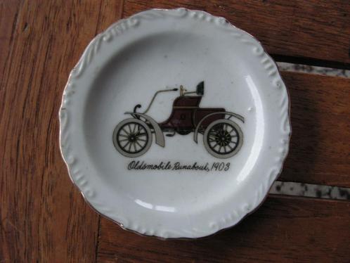 Vintage porseleinen bordje met “Oldsmobile Runabout 1903”, Verzamelen, Automerken, Motoren en Formule 1, Zo goed als nieuw, Auto's