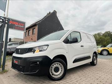 Peugeot Partner 2020 055000km 1.2benzine 110pk 3zit navi pdc beschikbaar voor biedingen