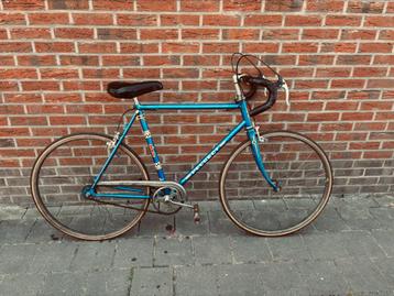 Vintage Peugeot koersfiets beschikbaar voor biedingen