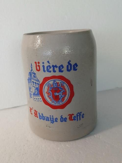 Oude steengoed mok BIER UIT DE ABDIJ VAN LEFFE in goede staa, Verzamelen, Biermerken, Gebruikt, Pul(len), Leffe, Ophalen of Verzenden