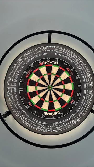 Dartsbord Winmau Blade 6, met outshot en lichtring! beschikbaar voor biedingen