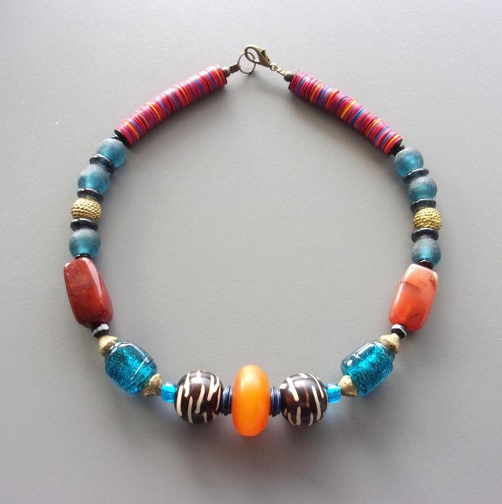 Ketting in blauw en honing voor dames in Afrikaanse kralen, Handtassen en Accessoires, Kettingen, Nieuw, Steen of Mineraal, Blauw