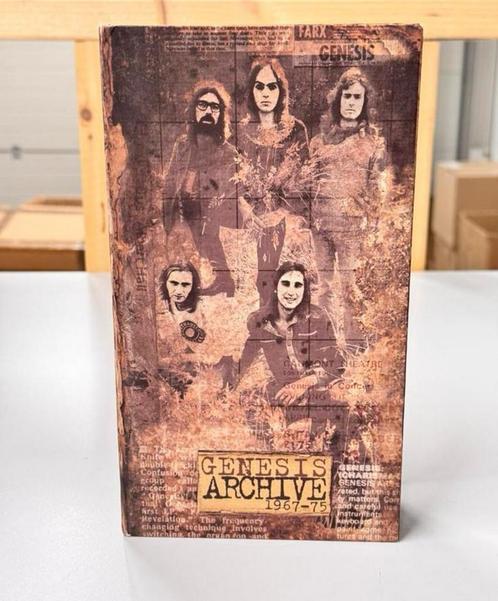 GENESIS - ARCHIVE 1967-75 boxset 4 cd cds set + boek 1998, Cd's en Dvd's, Cd's | Rock, Zo goed als nieuw, Ophalen of Verzenden