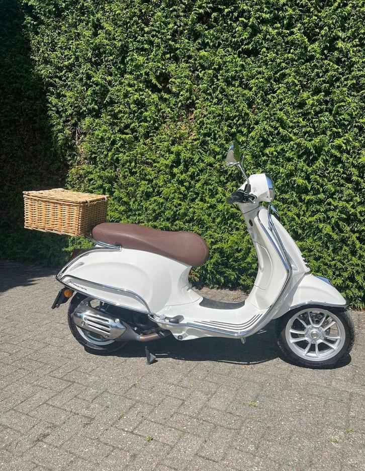 Vespa Primavera - uitstekende staat, Fietsen en Brommers, Scooters | Vespa, Zo goed als nieuw, Klasse B (45 km/u), Benzine, Ophalen