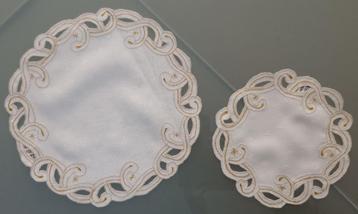tissues décoratifs blancs avec fil doré: ronde 20cm  et 29cm