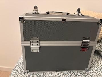 Manicure en pedicure koffer beschikbaar voor biedingen