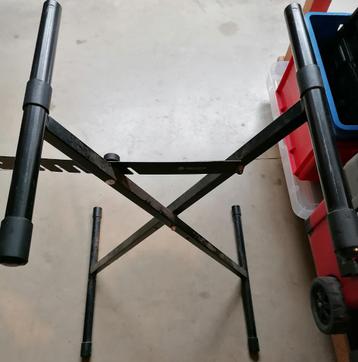 Staander voor instrumenten beschikbaar voor biedingen