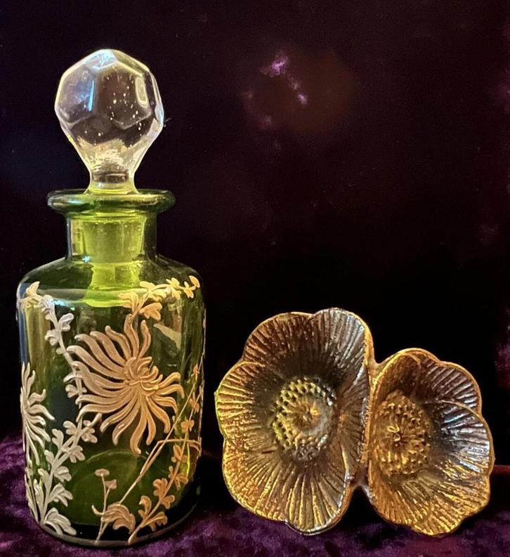 Antieke Baccarat kristallen parfumfles – groen glas, Verzamelen, Parfumverzamelingen, Zo goed als nieuw, Parfumfles, Ophalen of Verzenden