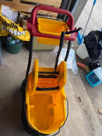 Schoonmaak kar te koop beschikbaar voor biedingen