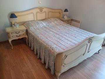 Oude slaapkamer beschikbaar voor biedingen