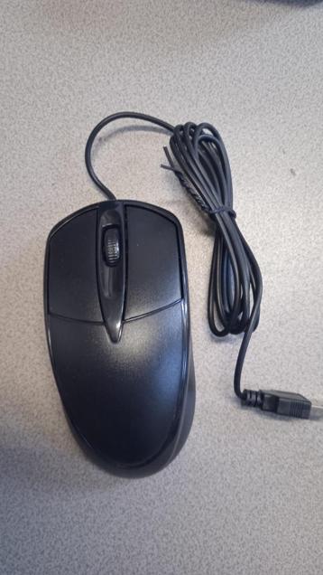Optische muis met kabel beschikbaar voor biedingen
