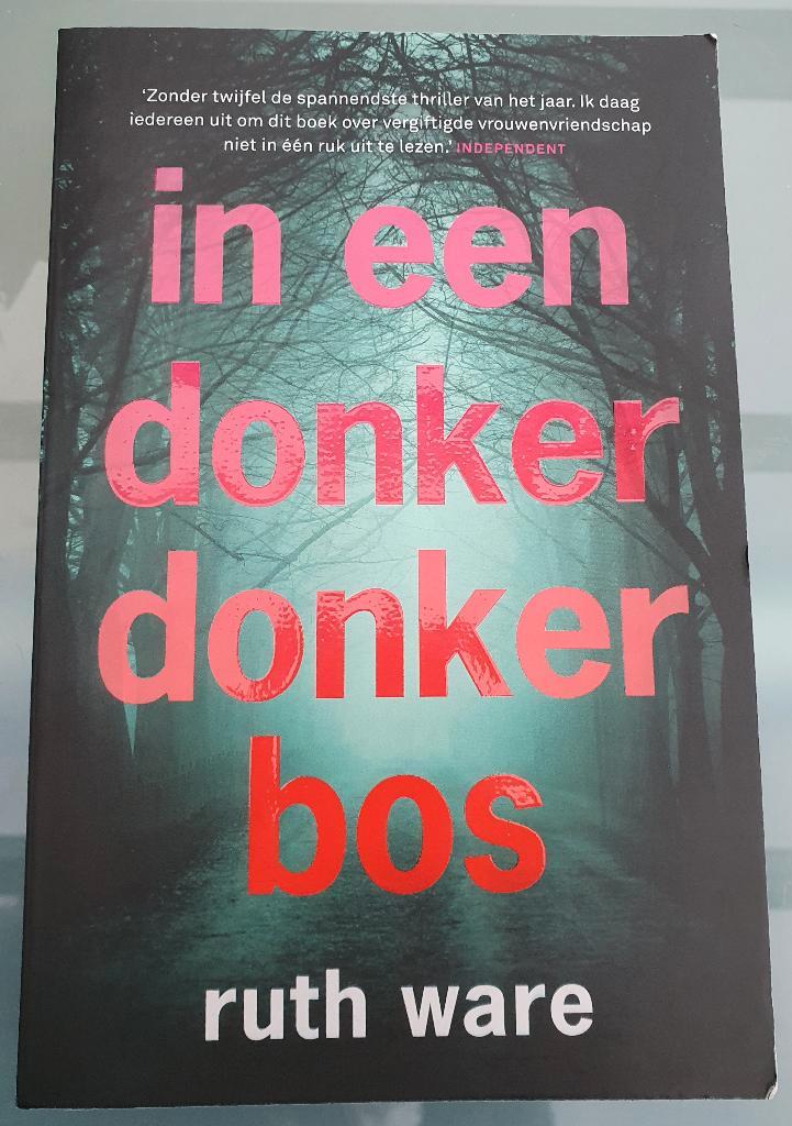 In een donker donker bos: Thriller van Ruth Ware, Boeken, Thrillers, Gelezen, Ophalen of Verzenden