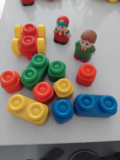Clementoni soft blocks met auto en 2 popjes, Kinderen en Baby's, Speelgoed | Babyspeelgoed, Zo goed als nieuw, Auto, Ophalen of Verzenden