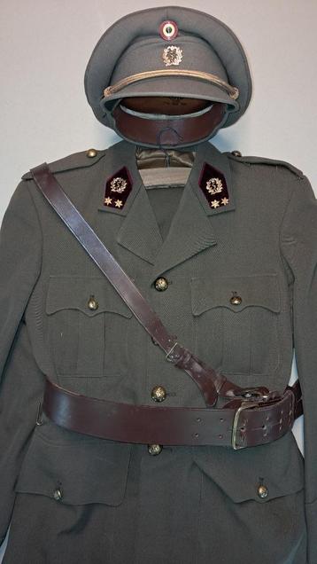 BELGIQUE - ABL - UNIFORME LIEUTENANT MEDECIN - 1952 beschikbaar voor biedingen