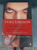 Stieg Larsson de vrouw die met vuur speelde, Ophalen of Verzenden, Zo goed als nieuw