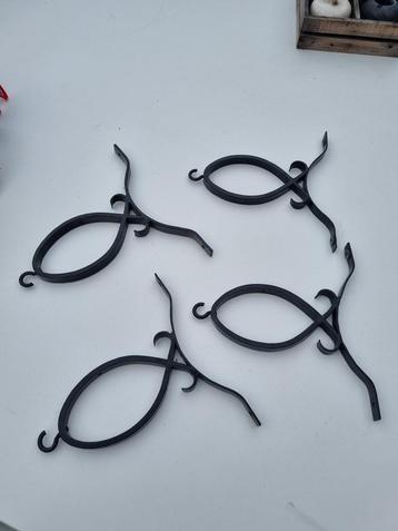 4 muurhaken voor planten gepoederlakt beschikbaar voor biedingen