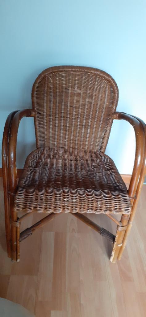 rieten stoeltjes, bruine kleur 2 stuks nog met hand gemaakt, Tuin en Terras, Overige Tuin en Terras, Gebruikt, Ophalen