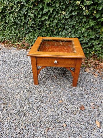 Table basse vitrée beschikbaar voor biedingen
