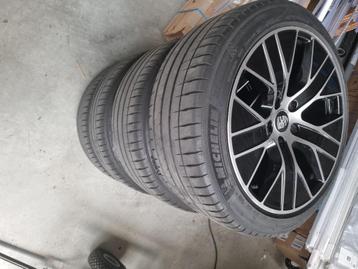 Porsche taycan originele 20 inch turbo Aero met banden