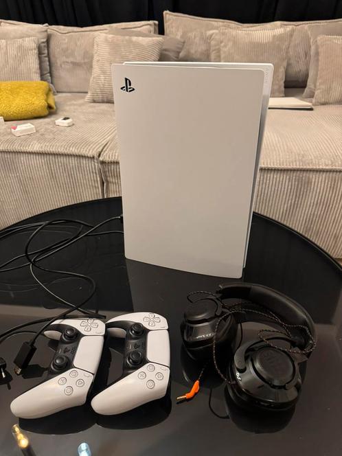 PS5 digitale + 2 manettes + casque JBL (micro)., Games en Spelcomputers, Spelcomputers | Sony PlayStation 5, Zo goed als nieuw