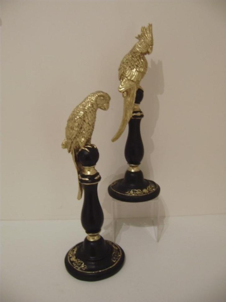 2 Vergulde beeldjes van een papegaai op een staander., Antiek en Kunst, Curiosa en Brocante, Ophalen