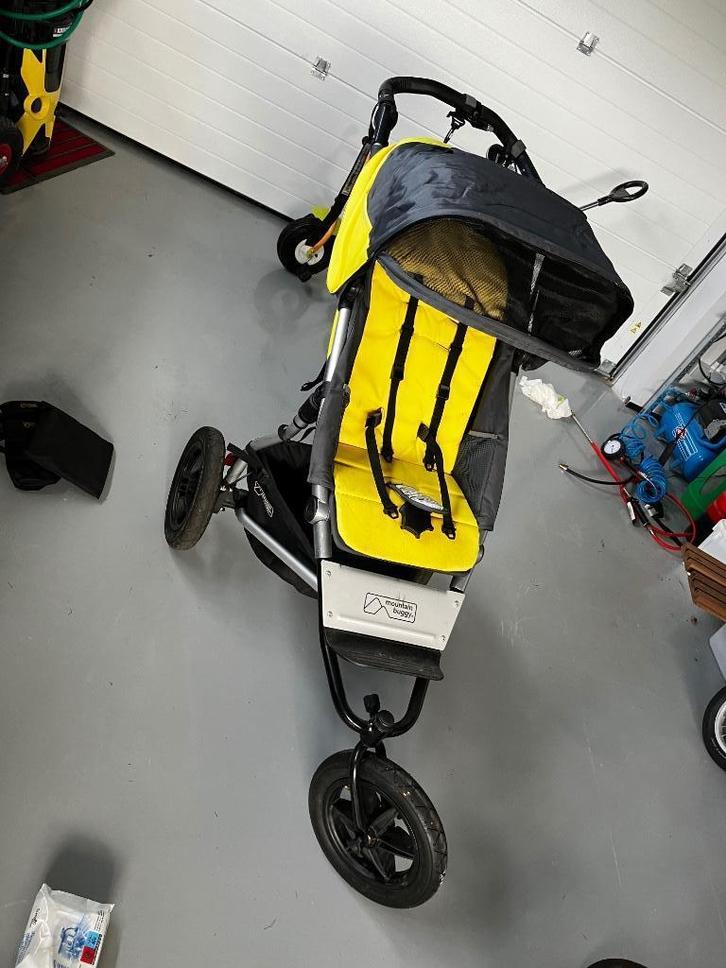 Mountain buggy terrain geel, Enfants & Bébés, Buggys, Comme neuf, Autres marques, Protection de pluie, Dossier réglable, Enlèvement
