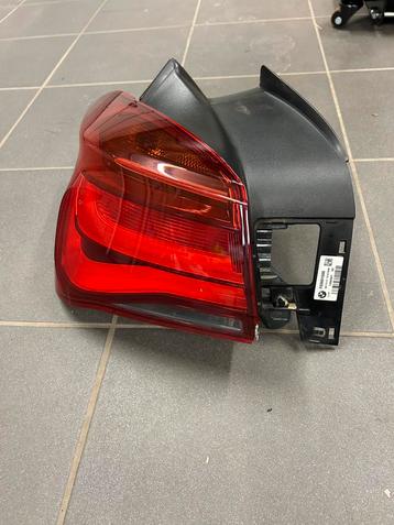 Feu arrière gauche BMW Serie 1 F21 beschikbaar voor biedingen