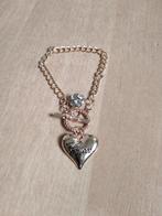 Goudkleurige armband Guess met hangers, Handtassen en Accessoires, Armbanden, Overige materialen, Nieuw, Ophalen of Verzenden