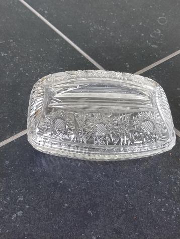 Beurrier en verre ciselé vintage., Enlèvement