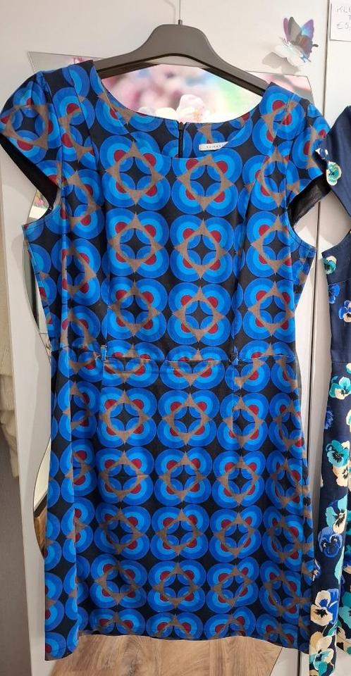 KLEEDJE BLAUW RETROPRINT, Kleding | Dames, Jurken, Gedragen, Maat 42/44 (L), Blauw, Knielengte, Ophalen of Verzenden